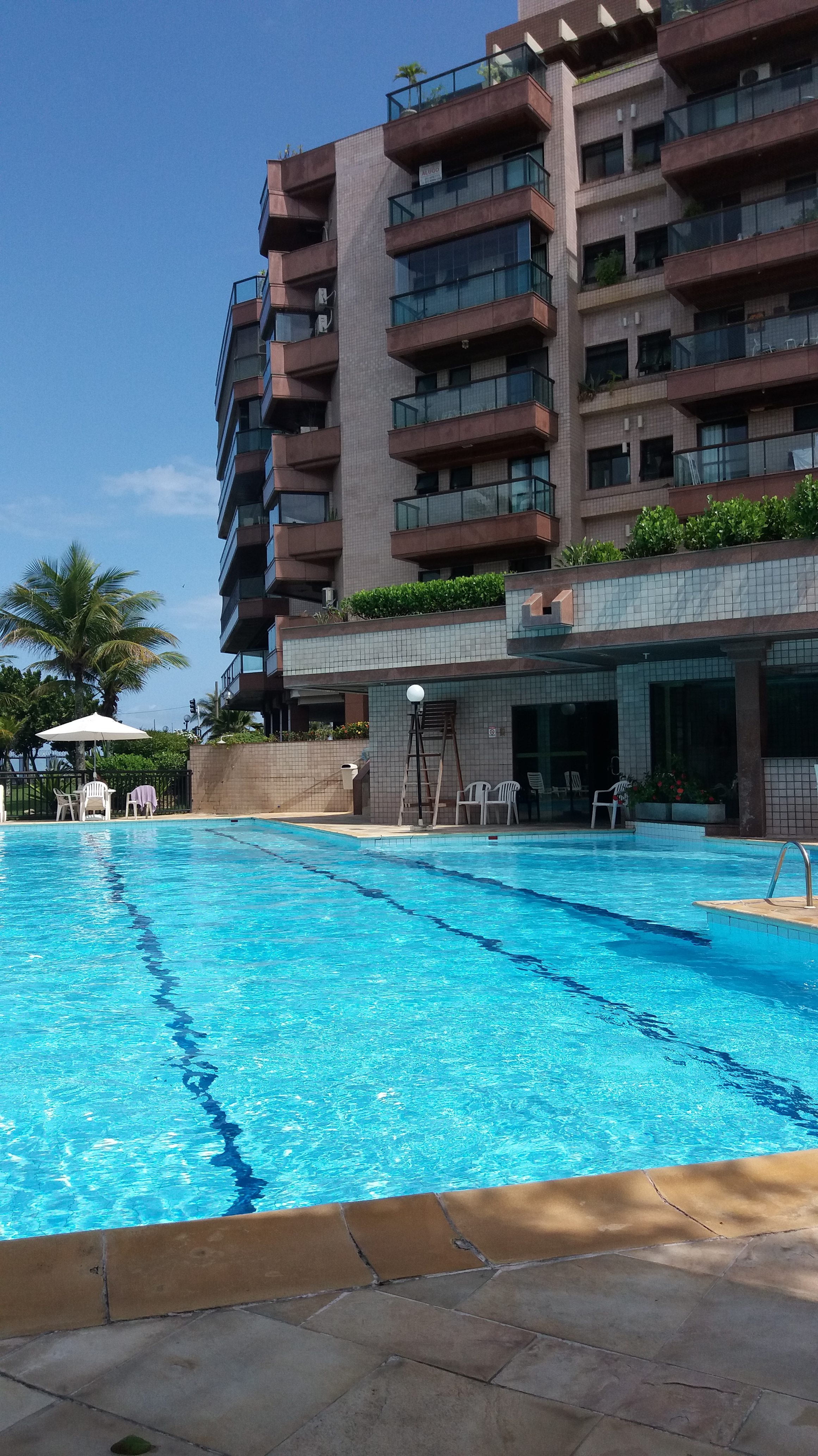 Piscina do prédio pode ser aliada da saúde!