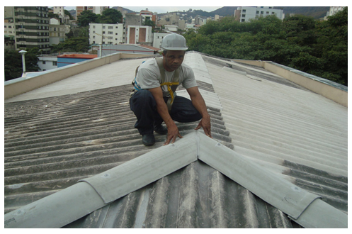 Tempo de revisar o telhado do condomínio