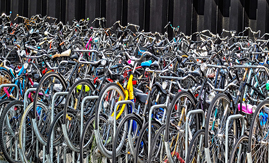 Ong retira sem custo bicicletas abandonadas em condomínios para usar em projetos sociais