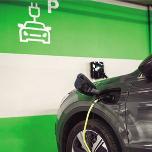Garagens com pontos de recarga para carros elétricos: como investir?